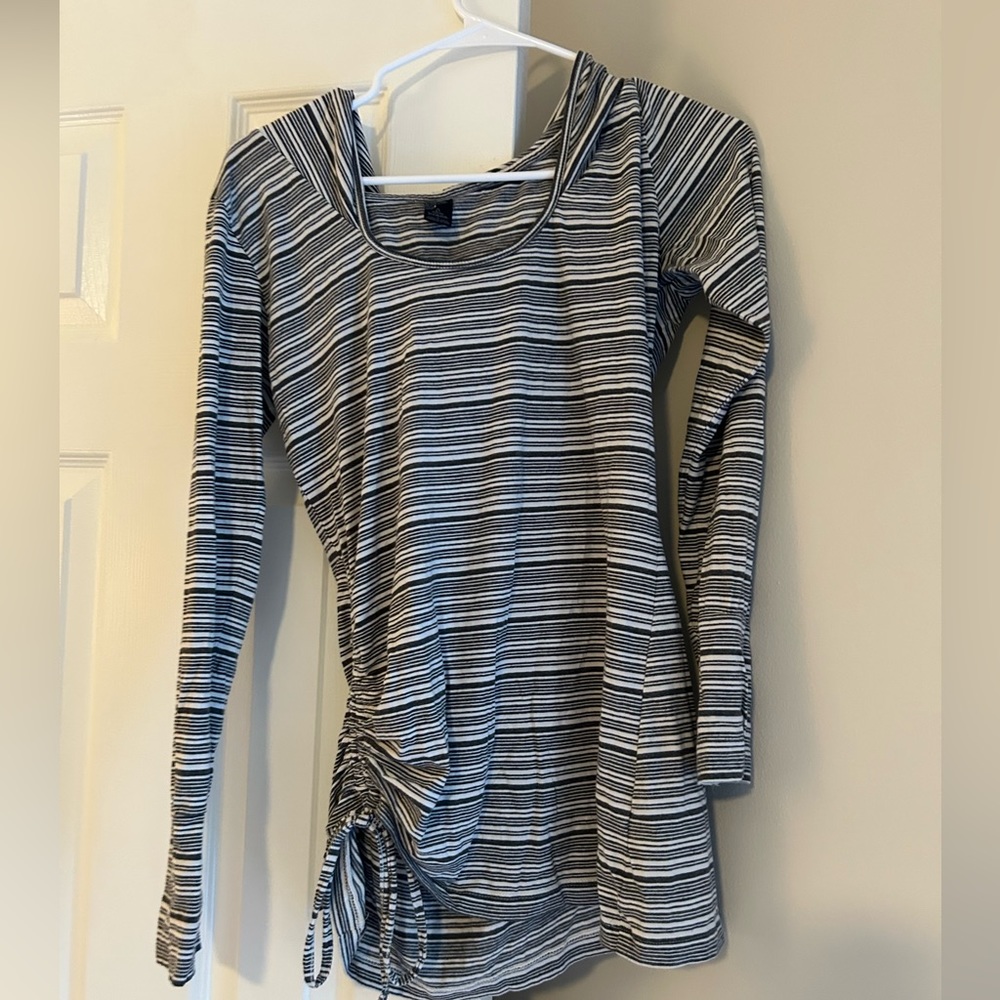 Women’s Prana Long Sleeve Hoodie Shirt —size small, scoop neck, ruched tie